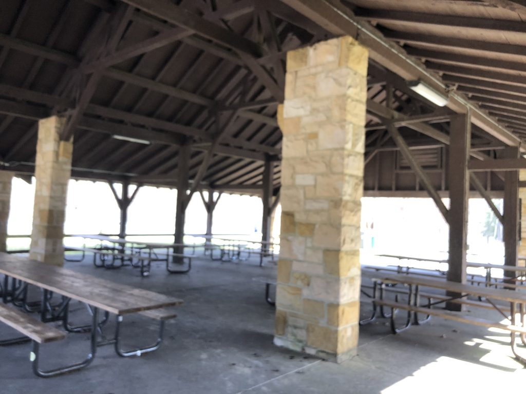 oak grove picnic area picnic tables