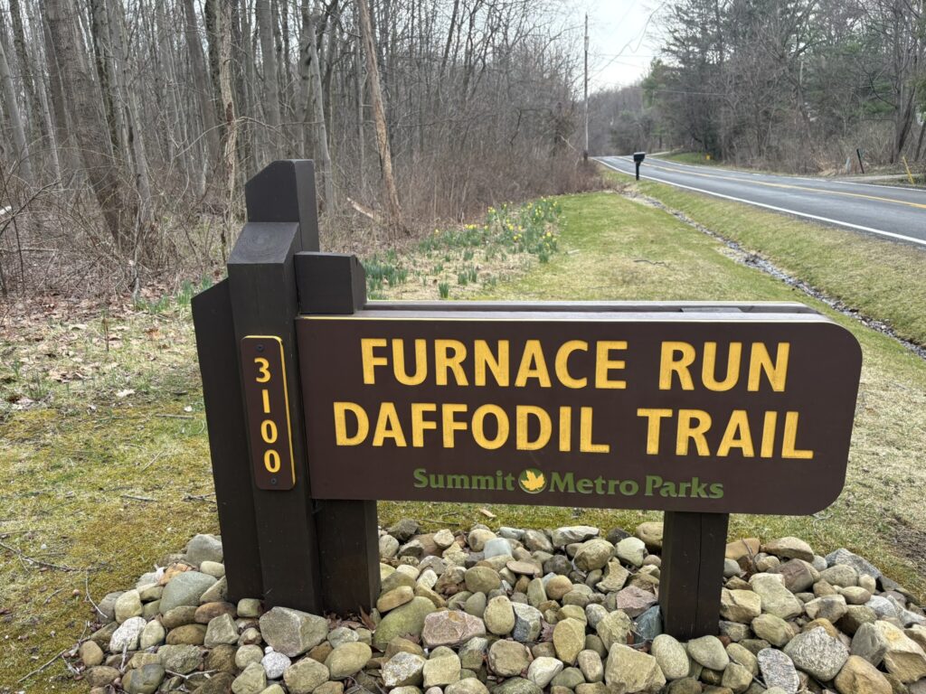 daffodil trail sign